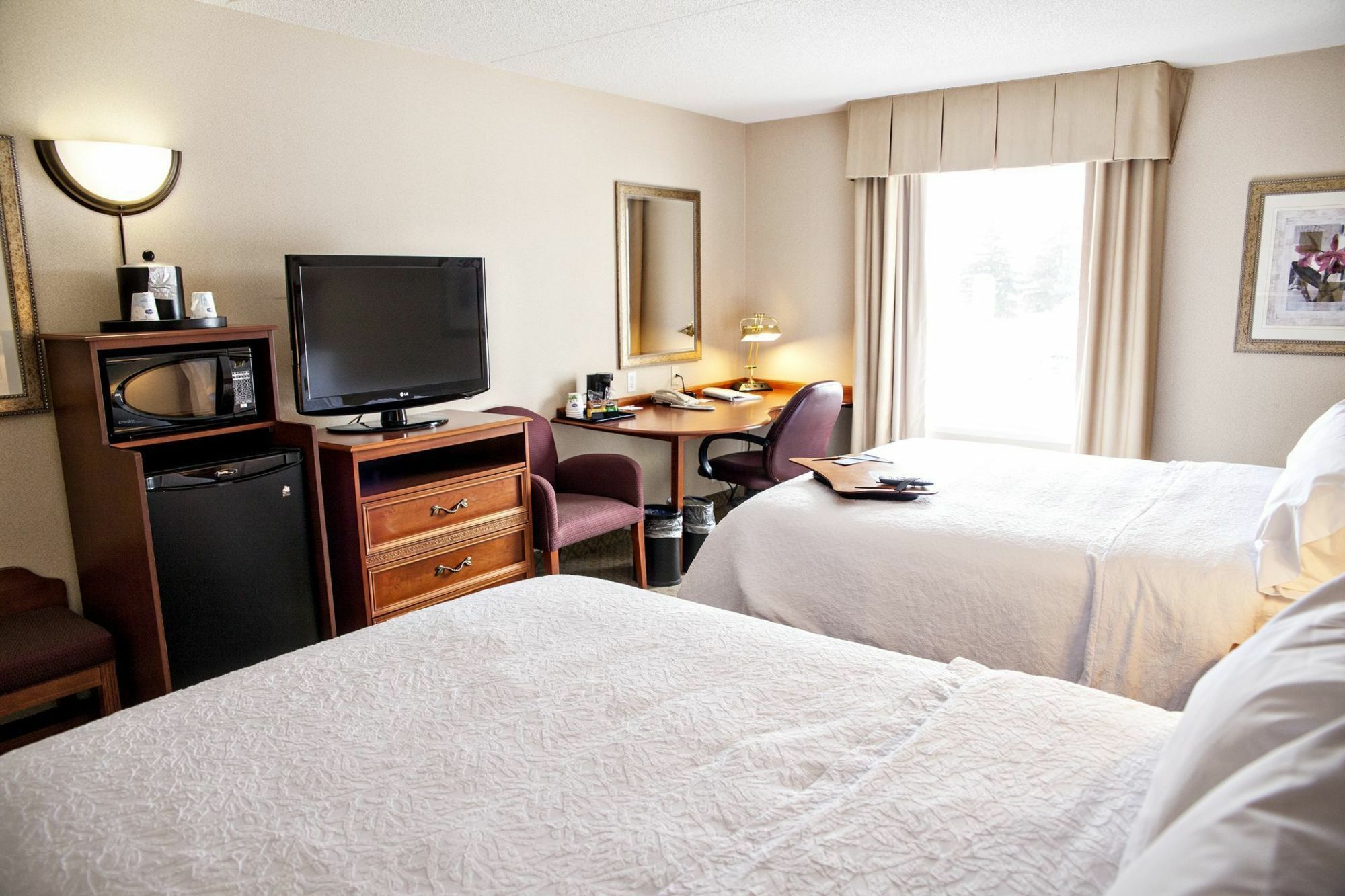 Kitchener Inn & Suites מראה חיצוני תמונה